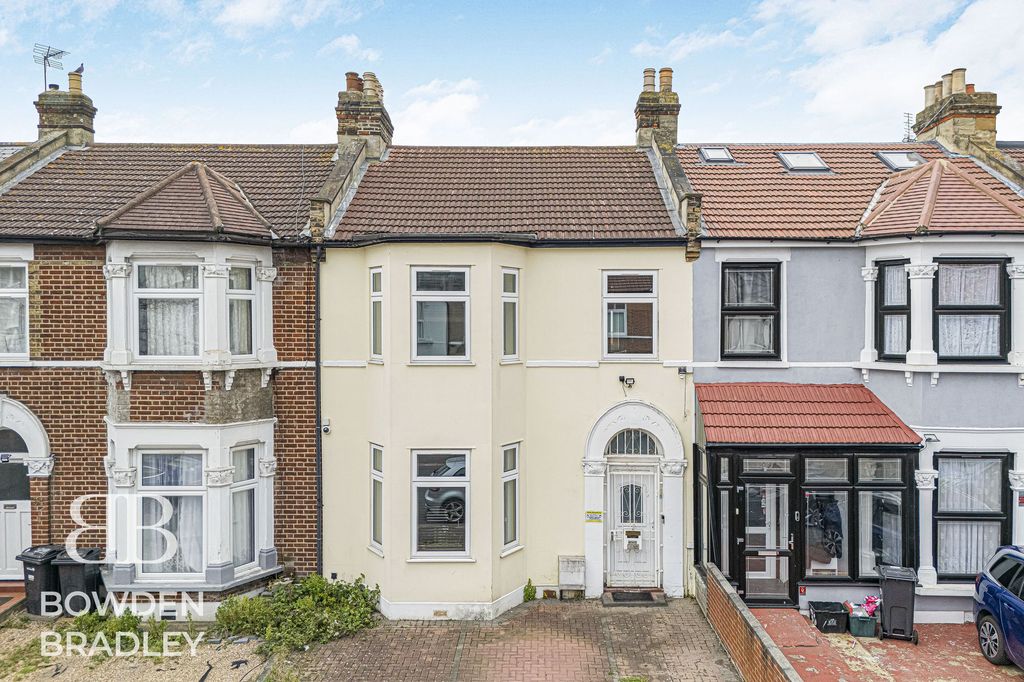 Property photo 1 of 18