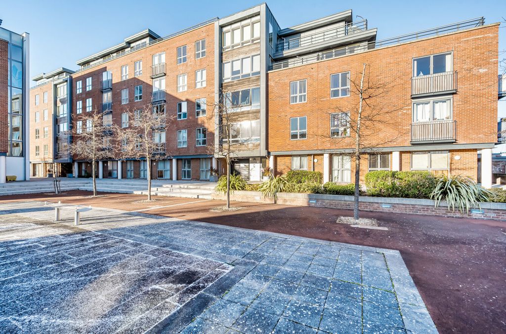 Property photo 1 of 8 1394907-22-695Bc9...