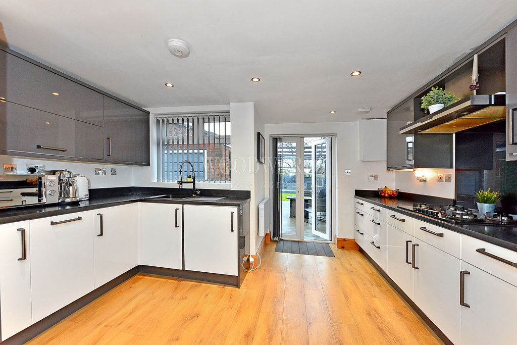 Property photo 2 of 22 Kitchen