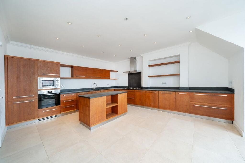 Property photo 3 of 11 Picture No. 02
