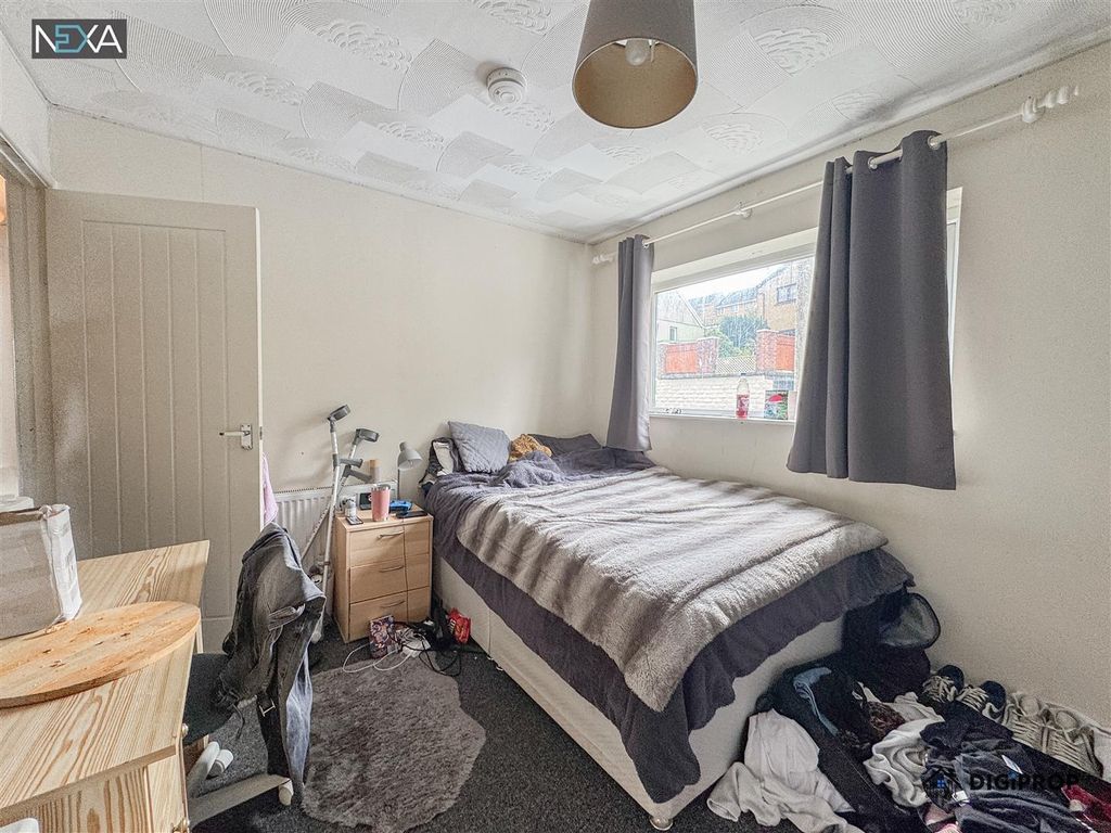 Property photo 1 of 14 Bright Double Bedroom With Study Desk And Window...