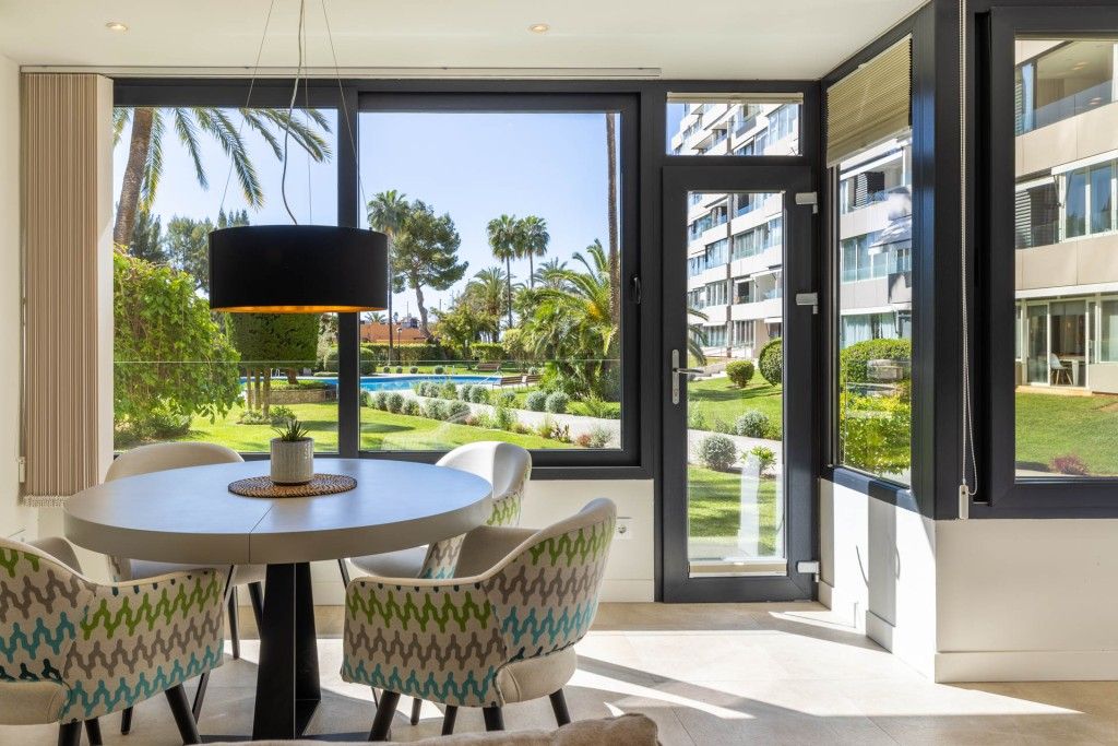 Property photo 1 of 17 Dining (2)