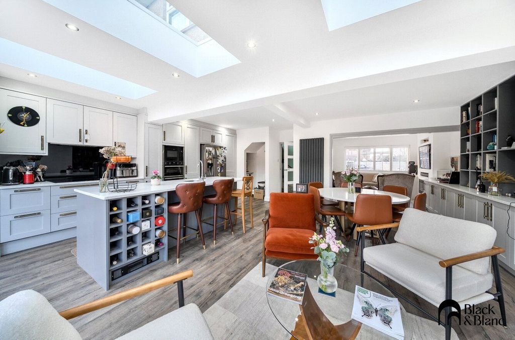 Property photo 2 of 26 Kitchen/Dining