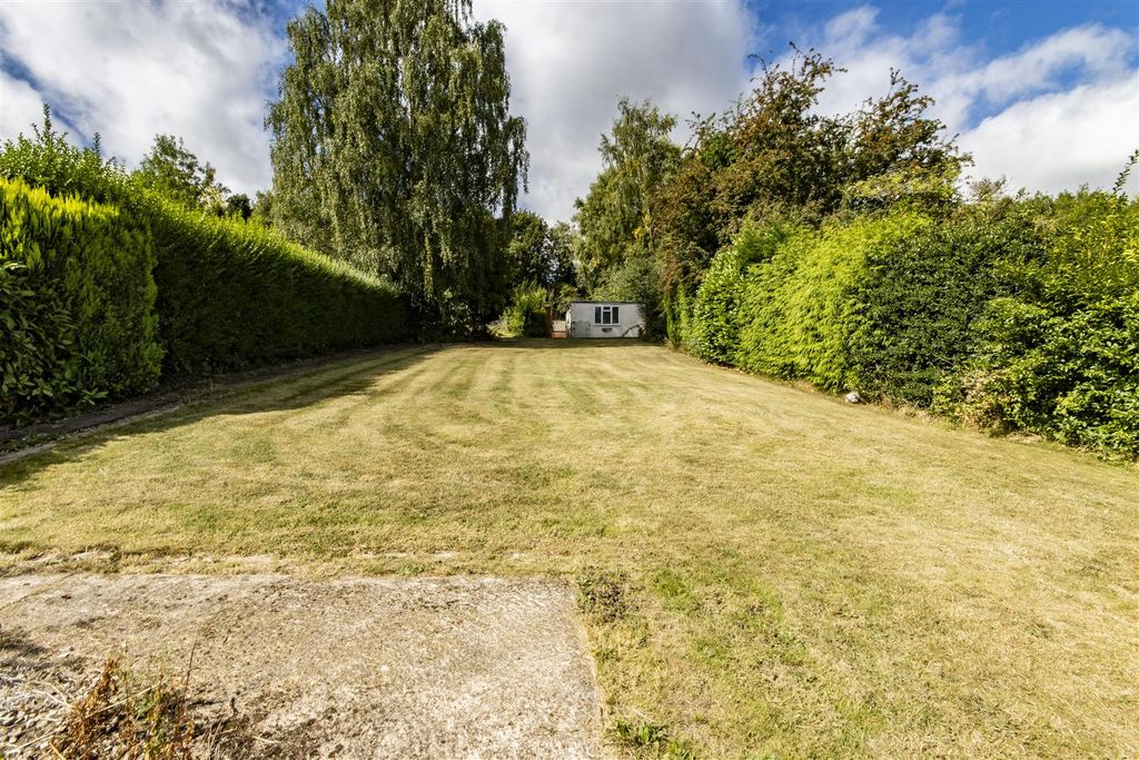 Property photo 3 of 35 Garden 1