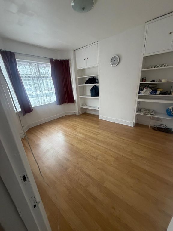 Property photo 1 of 10 3 Bedroom Terraced House - Close To Hounslow High Street