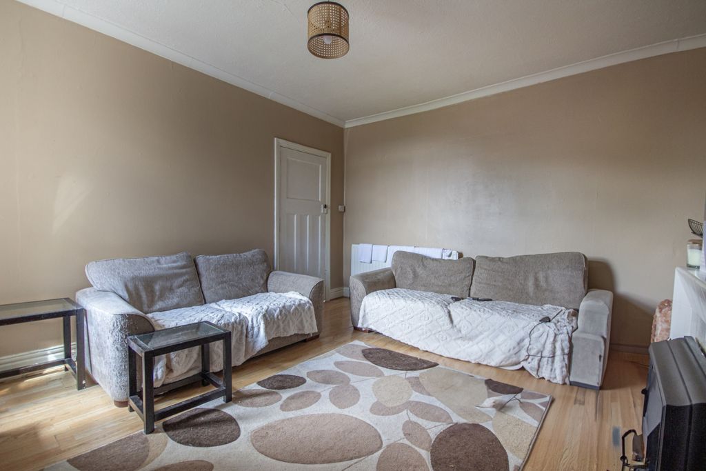 Property photo 2 of 13 3