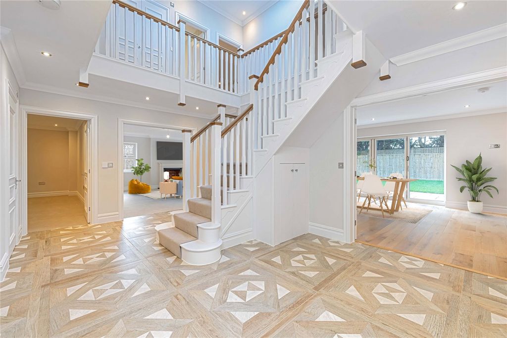 Property photo 2 of 17 Picture No. 93