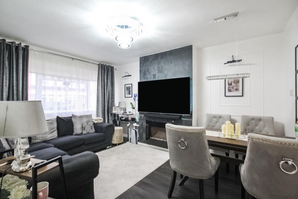 Property photo 2 of 7 Living Room