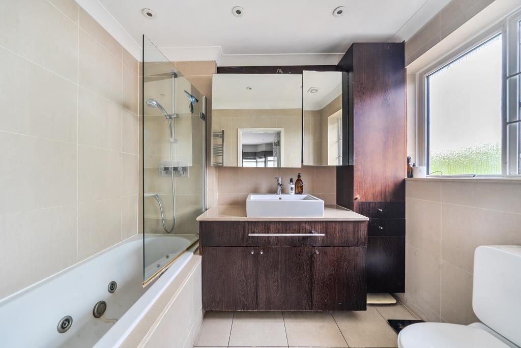 Property photo 3 of 21 Bathroom
