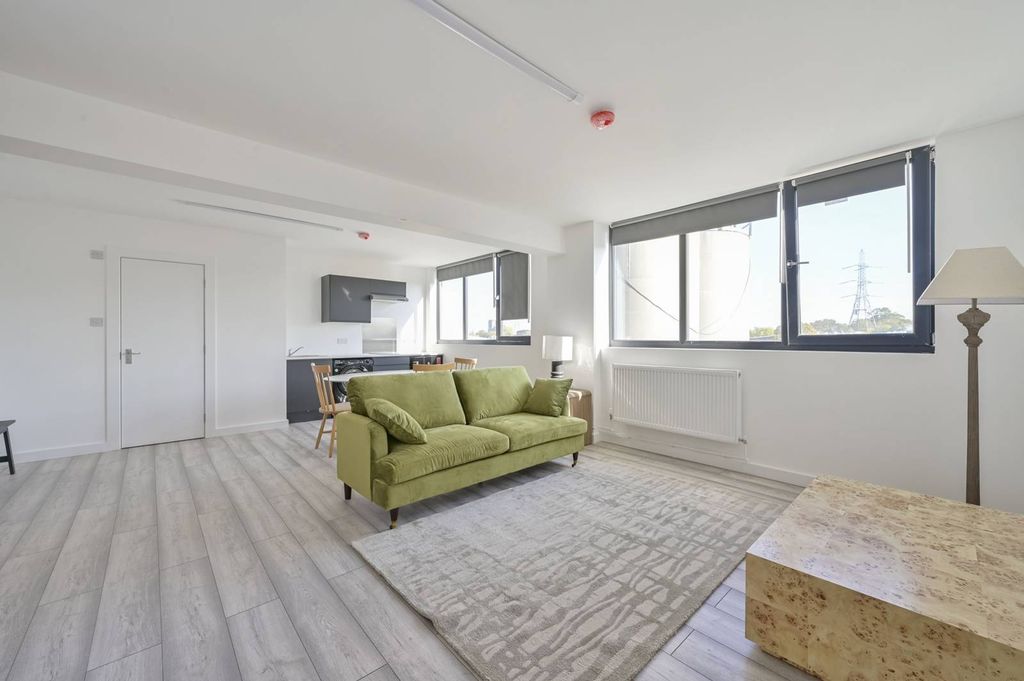 Property photo 2 of 6