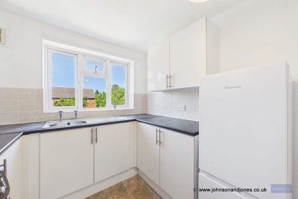 Property photo 3 of 12 3 Kitchen.Jpg