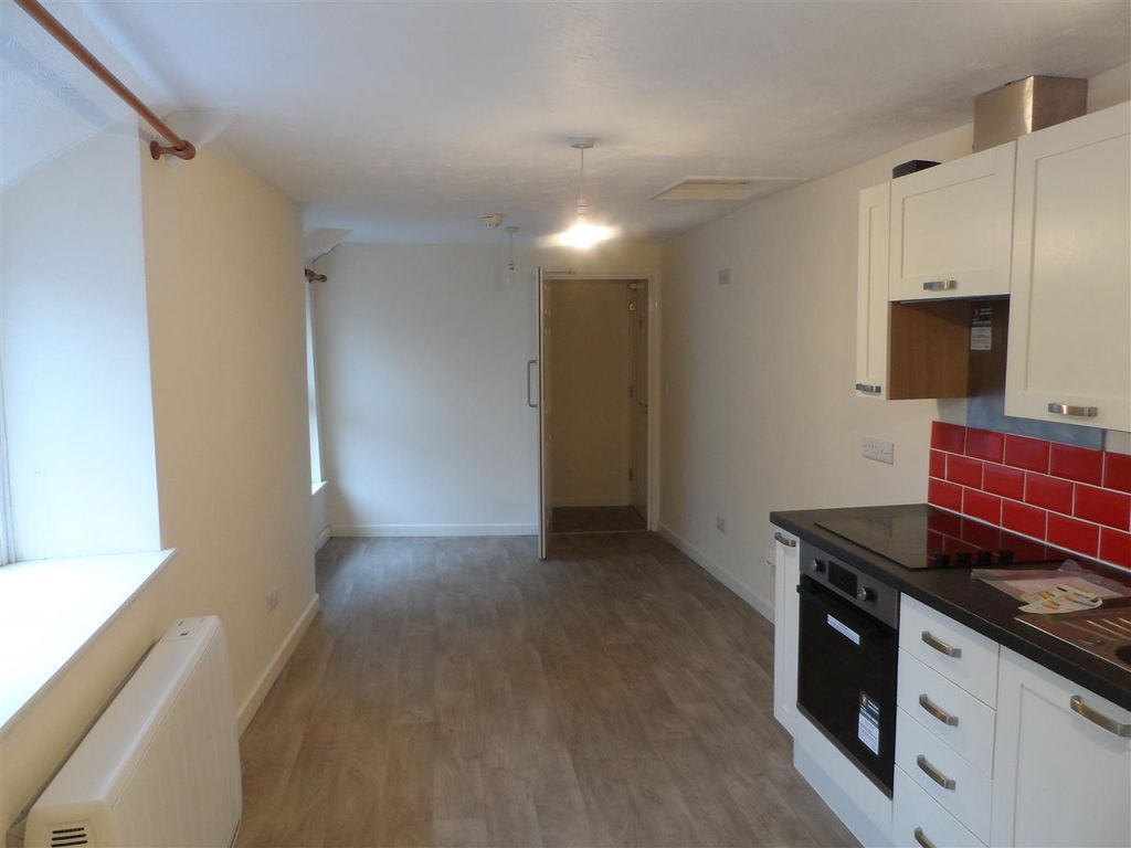 Property photo 2 of 4 Kitchen/Living Room