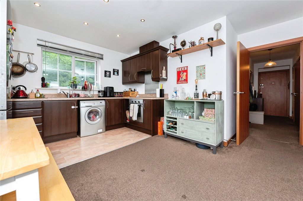 Property photo 2 of 10 Kitchen