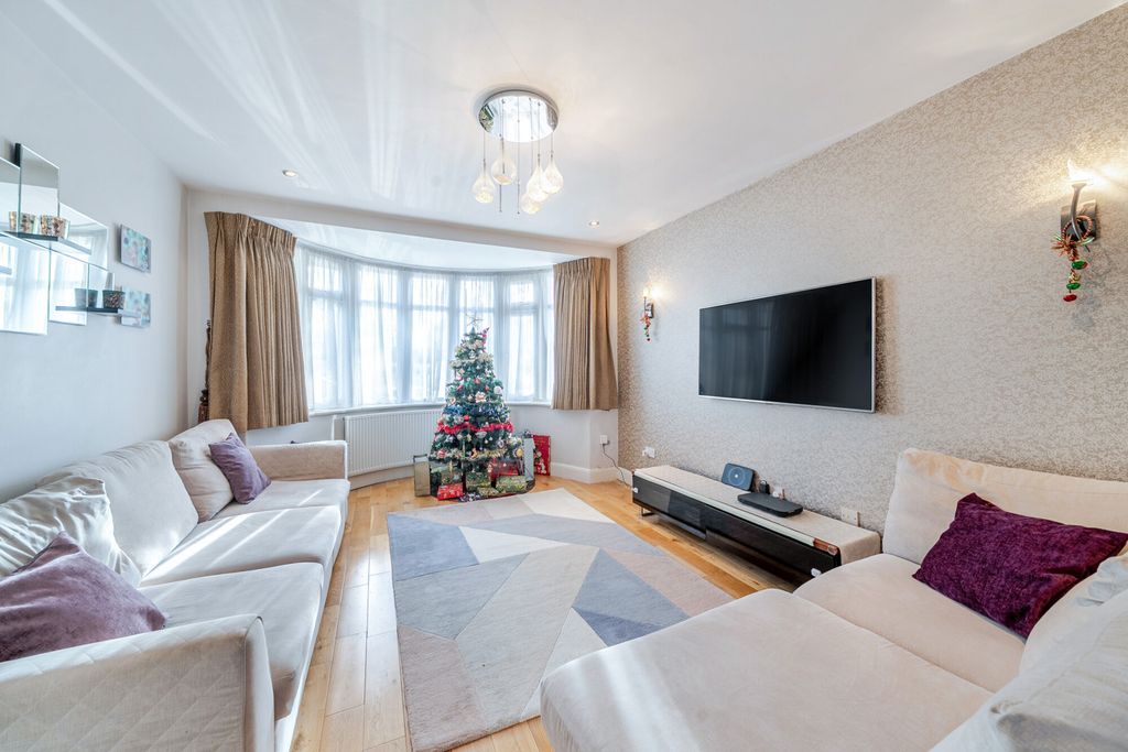 Property photo 2 of 18 1386423-1-692Efe9...