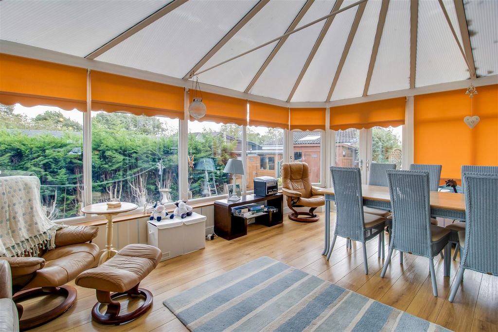 Property photo 2 of 16 Conservatory