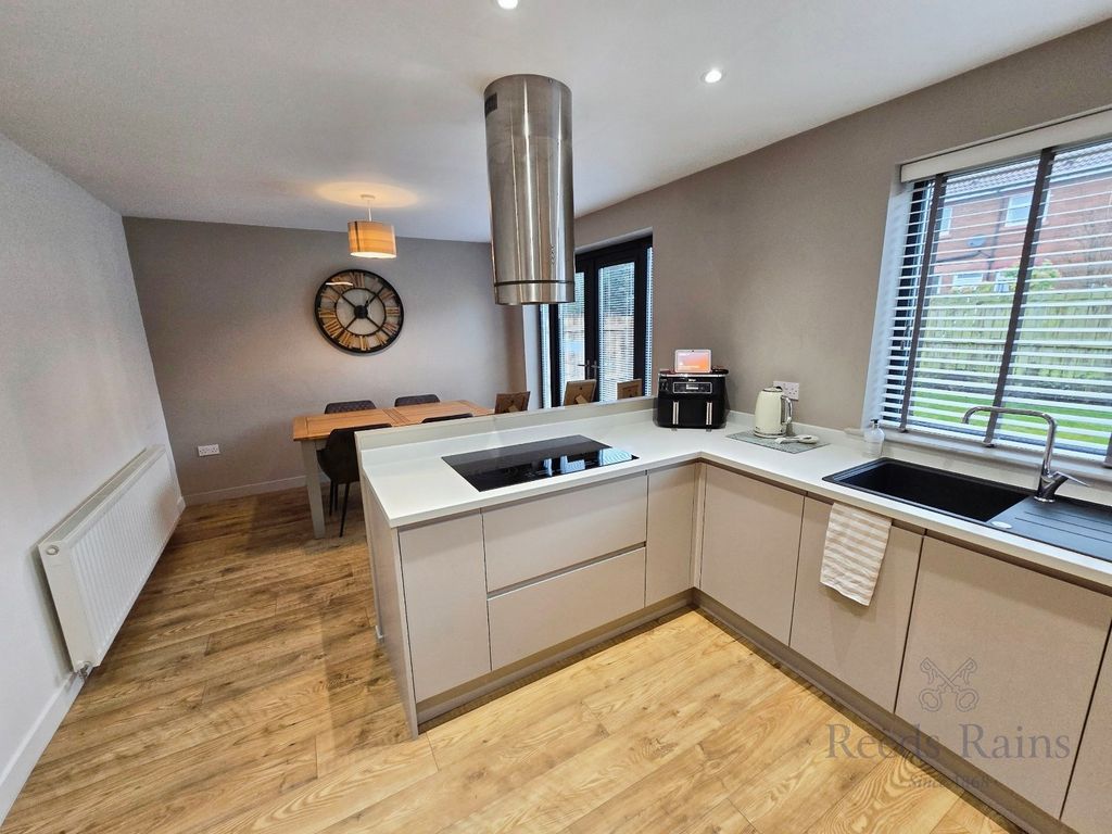 Property photo 2 of 17 Picture No. 10