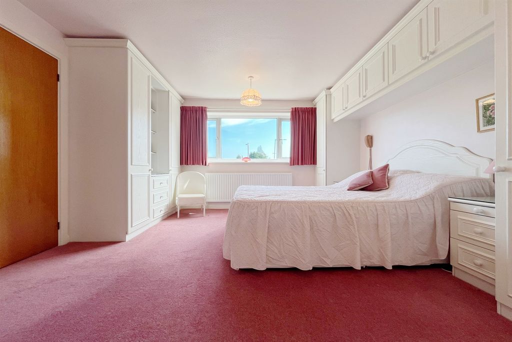 Property photo 3 of 27 Bedroom 1