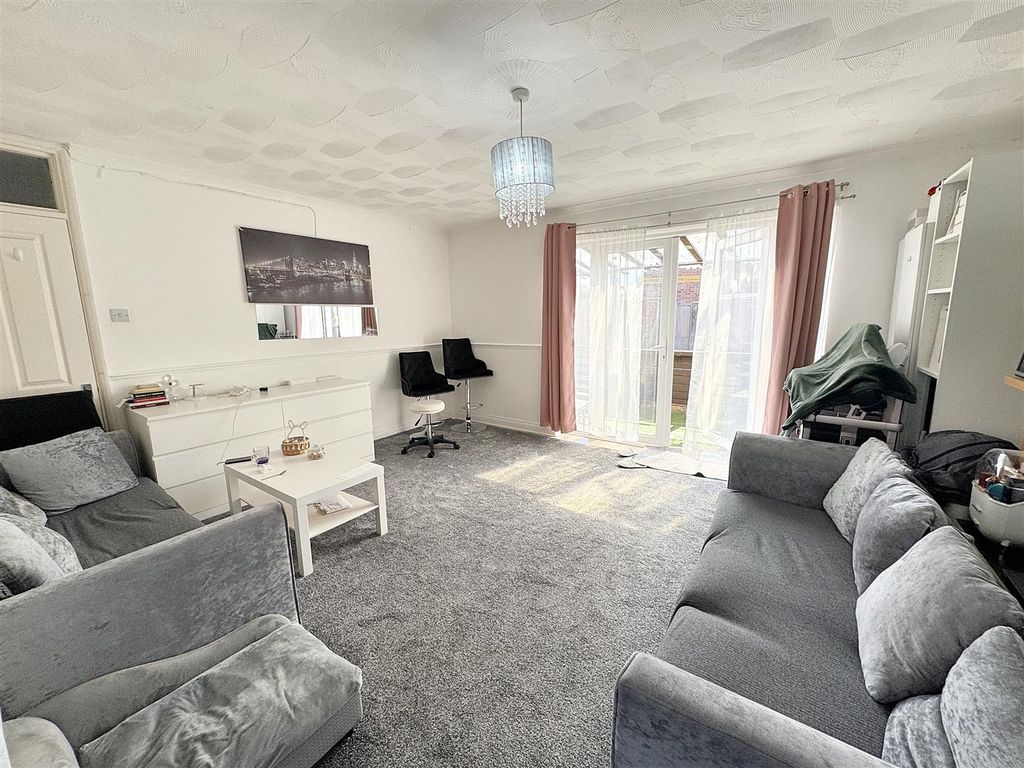 Property photo 2 of 13 Lounge