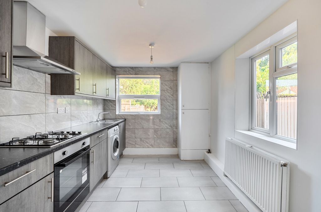 Property photo 3 of 17 1482309-10-6A590B...
