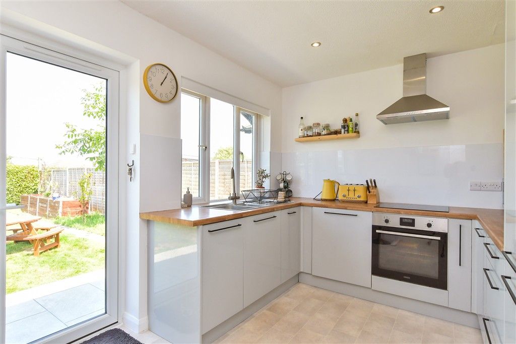 Property photo 3 of 12 Kitchen