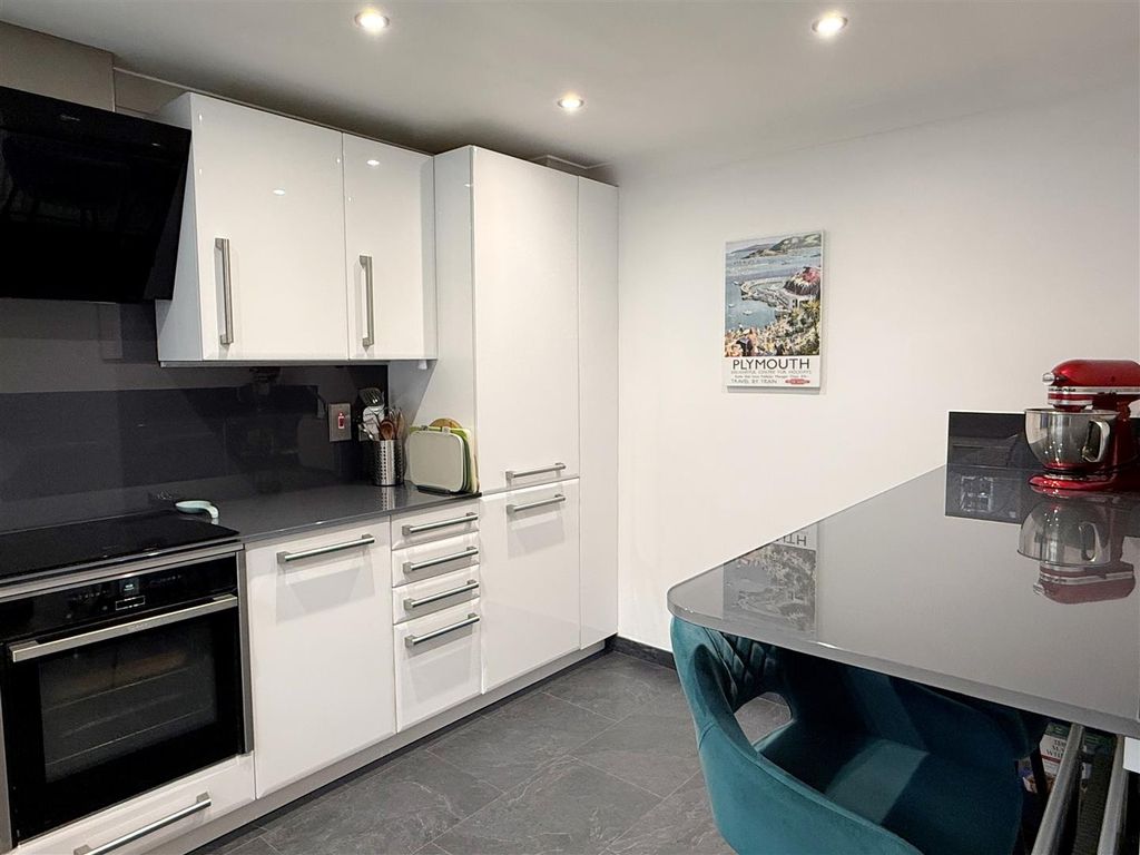 Property photo 3 of 18 Kitch 1.Jpg