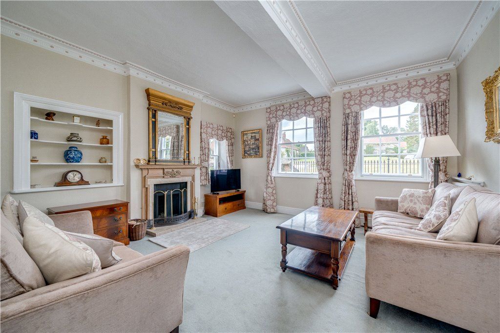 Property photo 2 of 38 Sitting Room