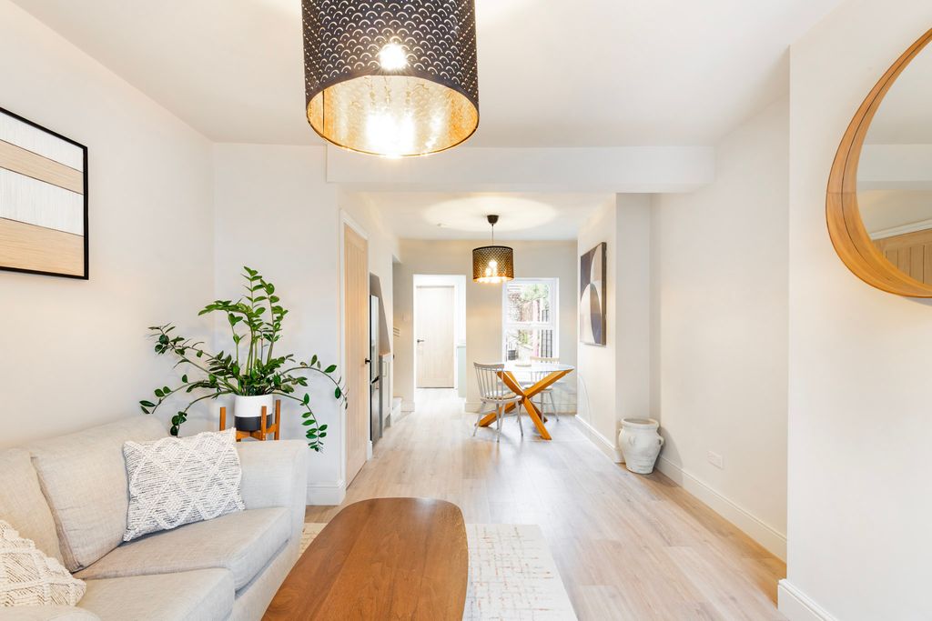 Property photo 3 of 21 Image