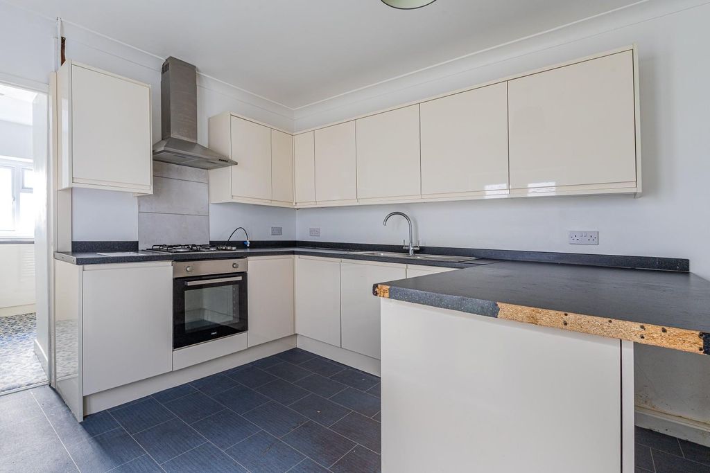 Property photo 2 of 19 Kitchen