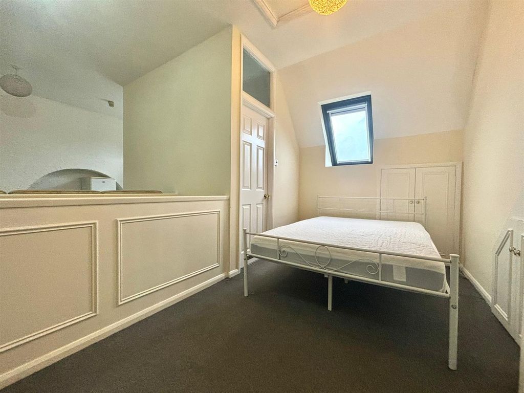 Property photo 2 of 4 Bedroom.Jpeg