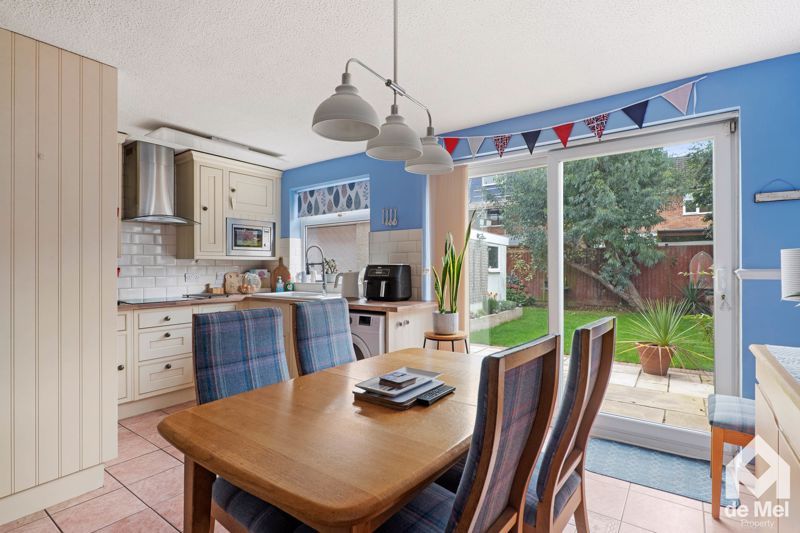 Property photo 3 of 12 Photo 8