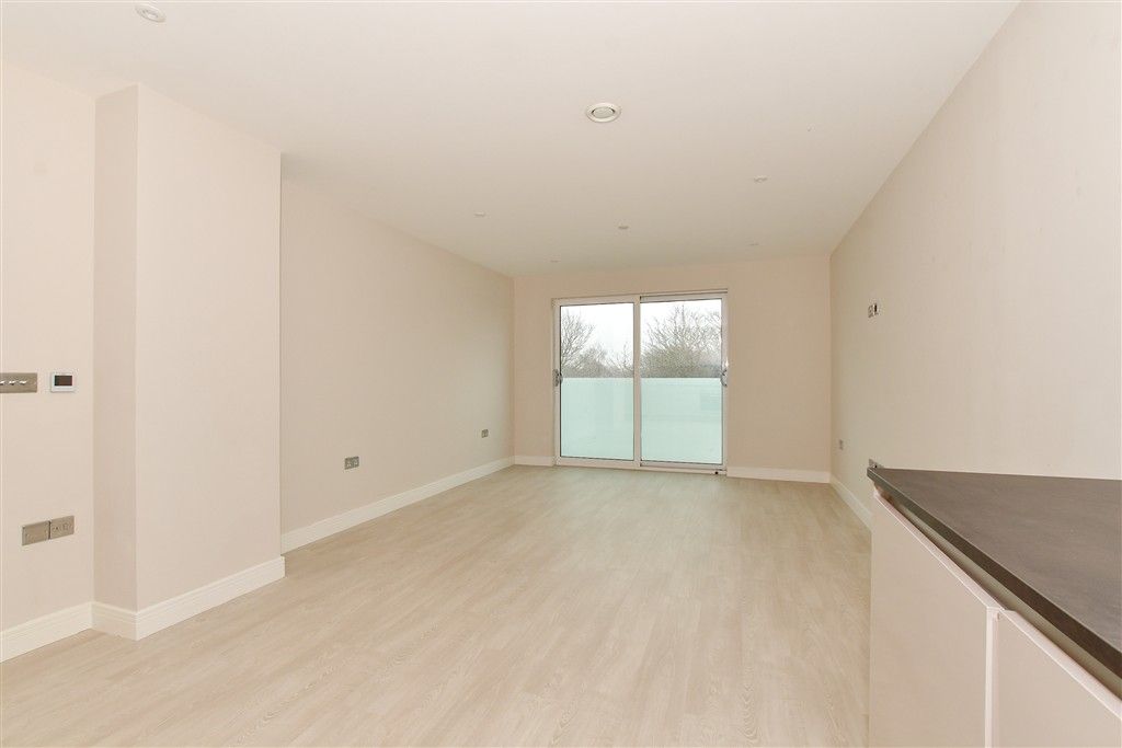 Property photo 3 of 12 Lounge/Kitchen