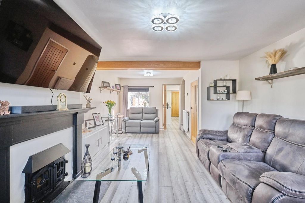 Property photo 2 of 17 Dscf3048.Jpg