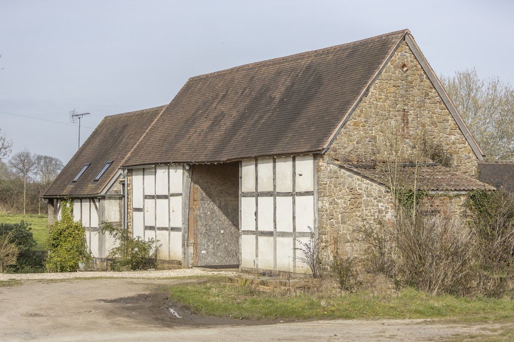 Property photo 2 of 37