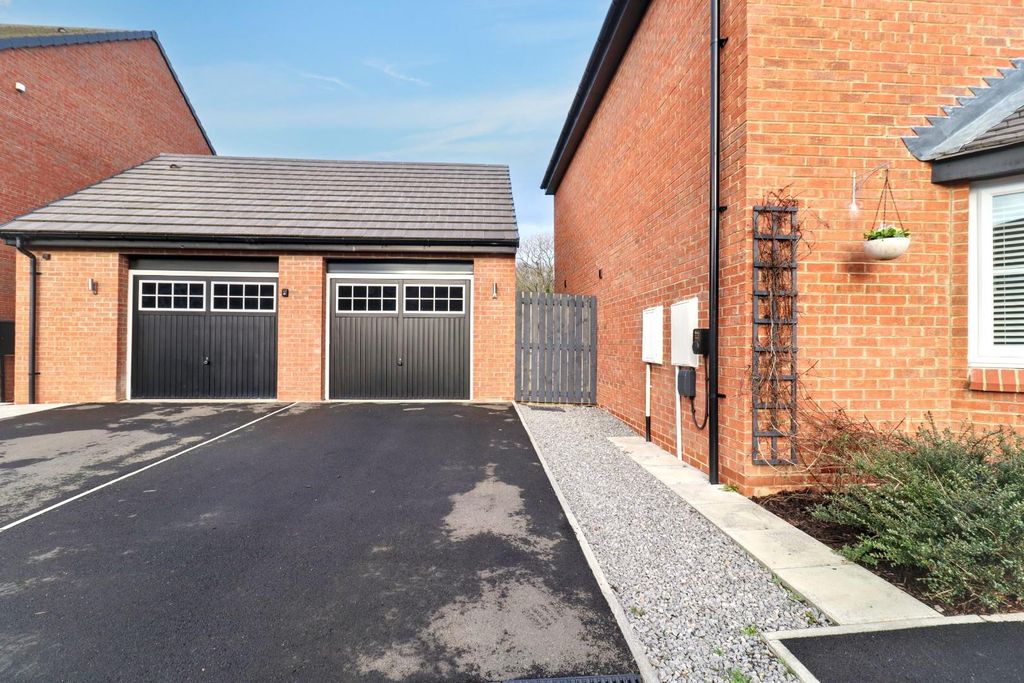 Property photo 2 of 25