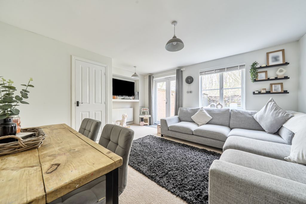 Property photo 3 of 16 14240711769Af05Aced037