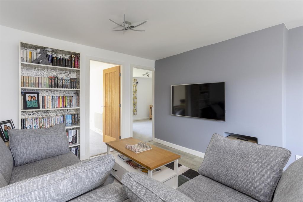 Property photo 3 of 37 2_Orchard_Way__5.Jpg