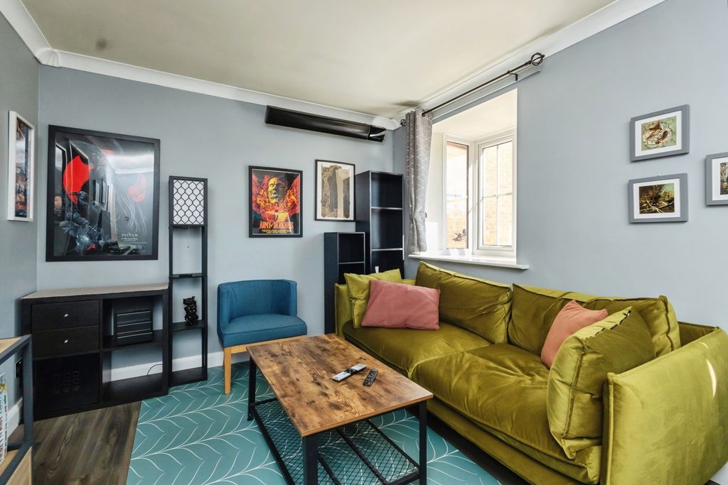 Property photo 2 of 17 Photo