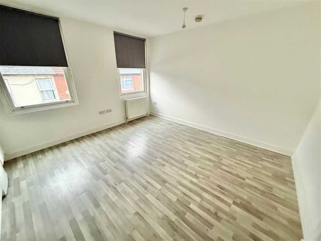 Property photo 2 of 4 Living Room