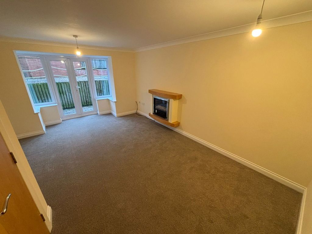 Property photo 2 of 15 Lounge