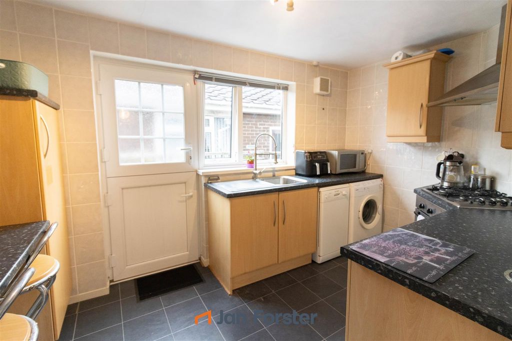 Property photo 3 of 13 Kitchen