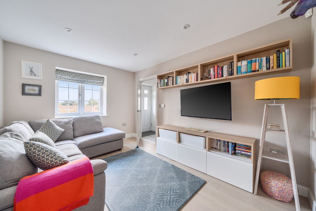 Property photo 3 of 16 Sitting Room