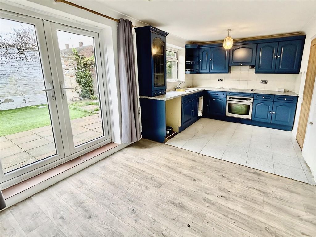 Property photo 2 of 11 Kitchen/Dining Room