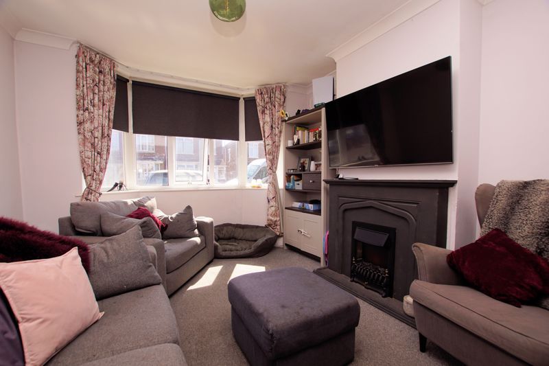 Property photo 3 of 19 Lounge