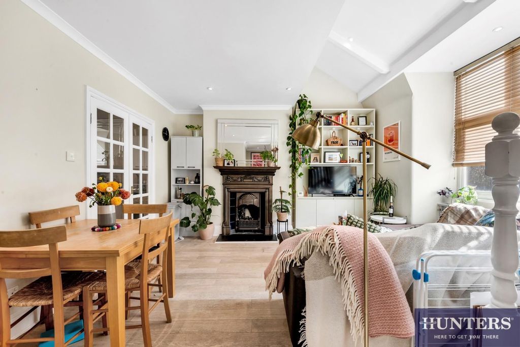 Property photo 1 of 9 Reception