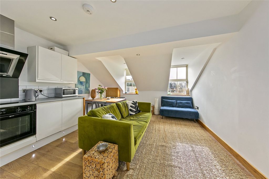 Property photo 3 of 13 Picture No. 02