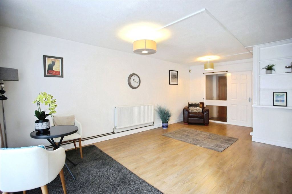 Property photo 2 of 20 Picture No. 30
