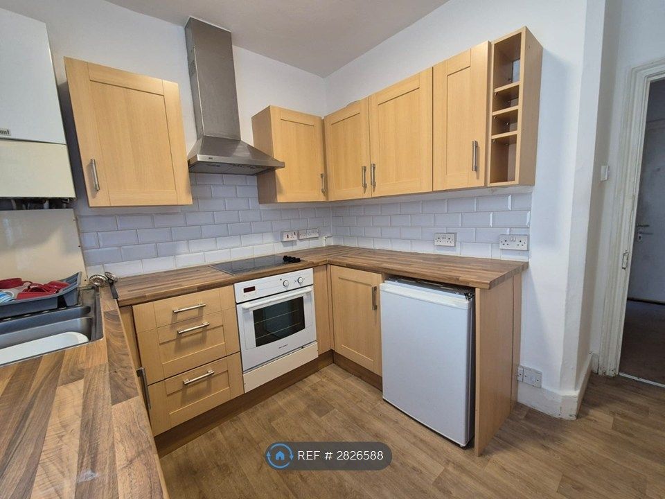 Property photo 1 of 8 Kitchen