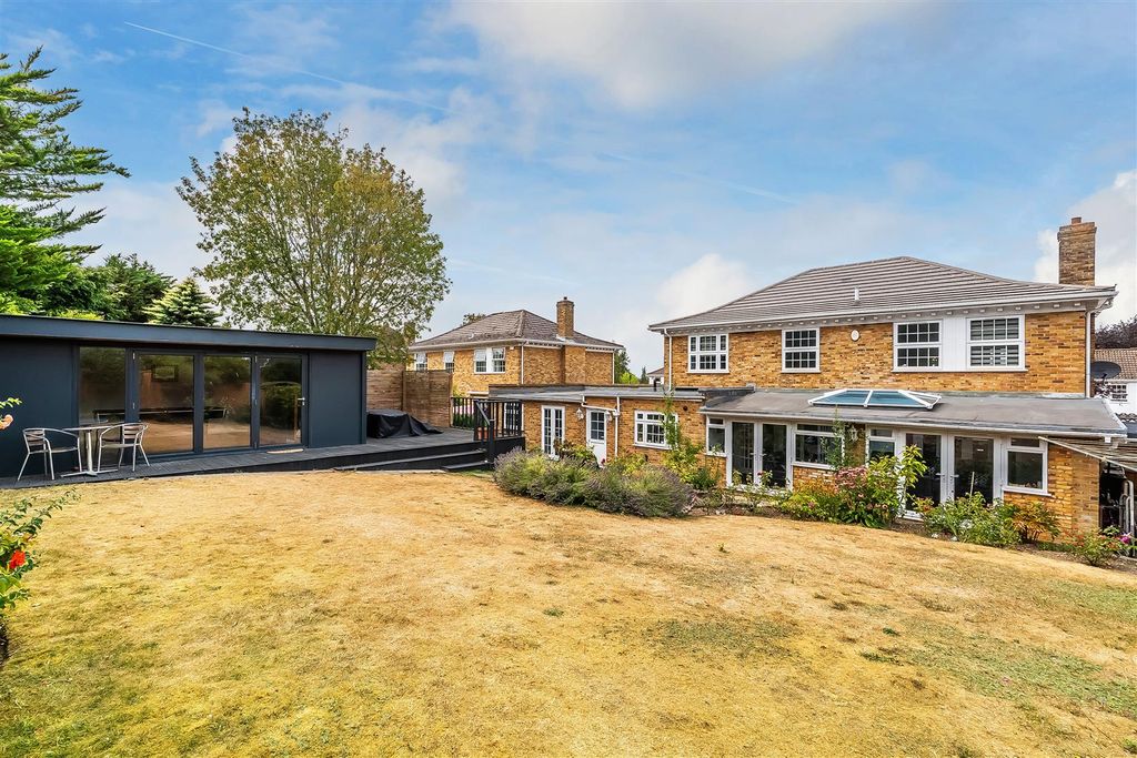 Property photo 2 of 20 37-Badingham-Drive-33.Jpg