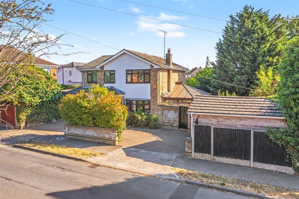 Property photo 1 of 28