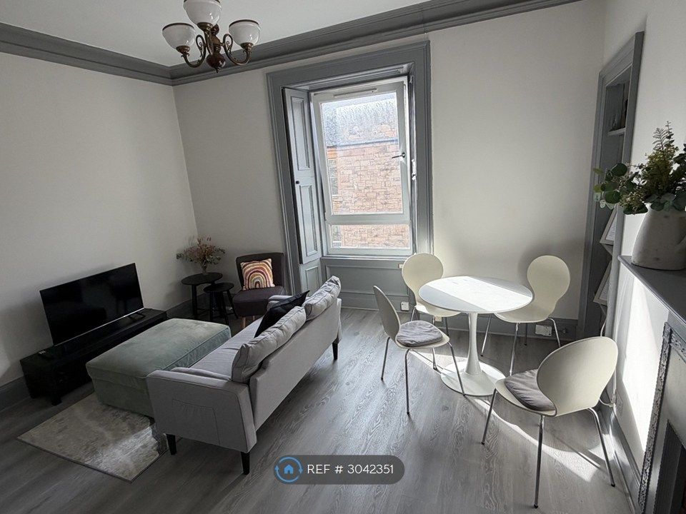 Property photo 1 of 9 Sitting Room